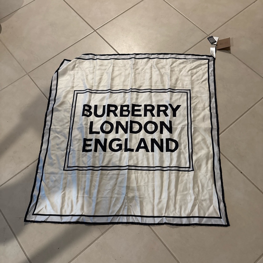 NWT $420 authentic Burberry silk scarf 2010’s logo 1788 - Picture 1 of 11